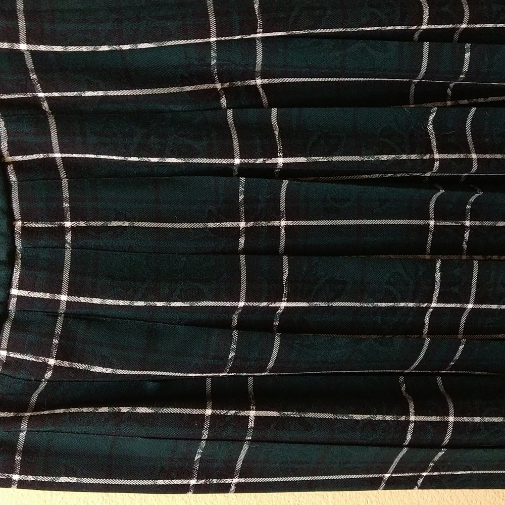 Beautiful green/black plaid pleated Pendleton skirt